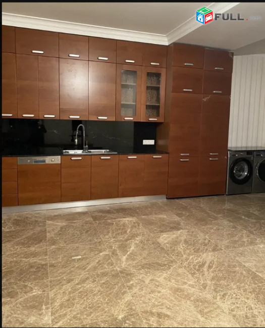LA04207 Վարձով penthouse  550 քմ Աբովյան փողոց , նորակառույց շենք