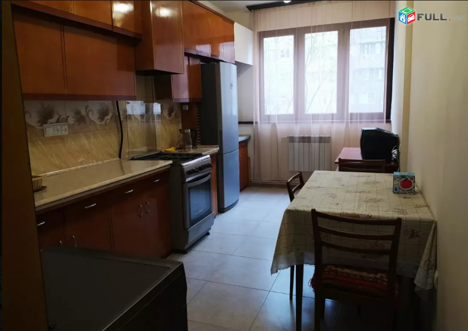 LA04226 Օրավարձով 3 սենյականոց բնակարան Ամիրյան փողոցում 