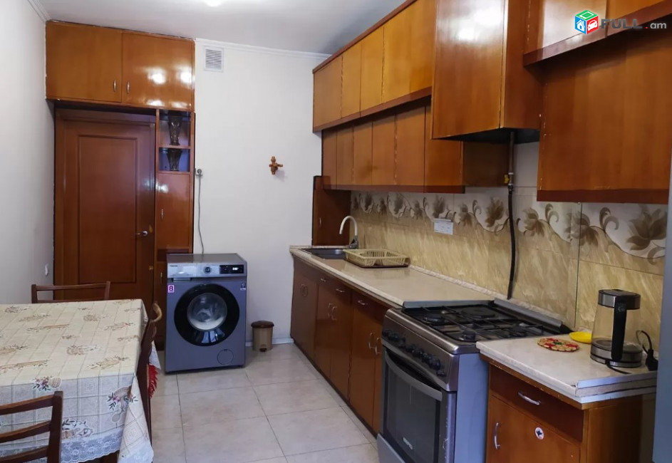 LA04226 Օրավարձով 3 սենյականոց բնակարան Ամիրյան փողոցում 