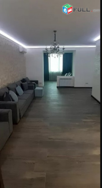 LA04182 Վարձով 3 սենյականոց բնակարան Աբովյան փողոցում