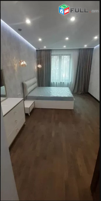 LA04182 Վարձով 3 սենյականոց բնակարան Աբովյան փողոցում