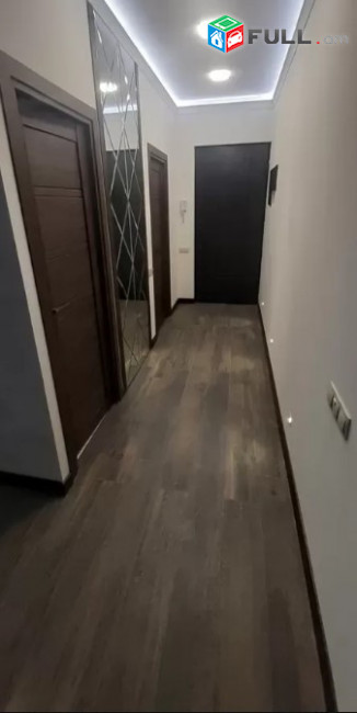 LA04182 Վարձով 3 սենյականոց բնակարան Աբովյան փողոցում
