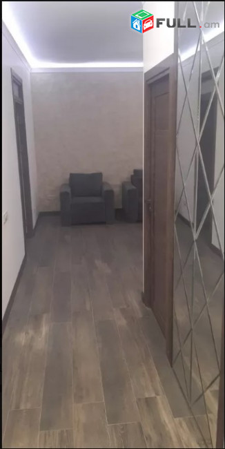 LA04182 Վարձով 3 սենյականոց բնակարան Աբովյան փողոցում