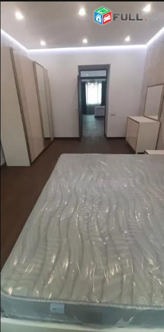 LA04182 Վարձով 3 սենյականոց բնակարան Աբովյան փողոցում
