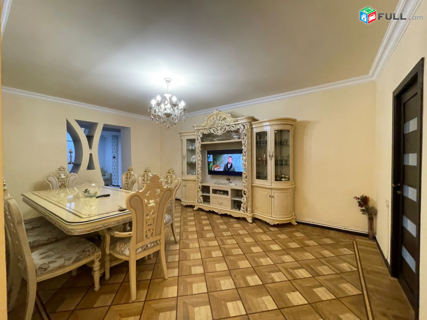 LA04251  Օրավարձով 5 սենյականոց բնակարան Աբովյան փողոց , Անի հյուրանոցի բակում 