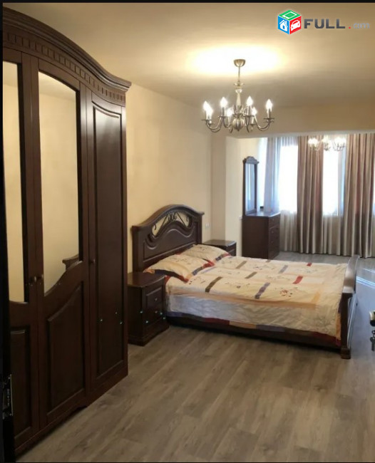 LA04285  Վարձով 3 սենյականոց բնակարան Աբովյան փողոց , ՛Փարիզյան սուրճ՛՛ սրճարանի դիմաց