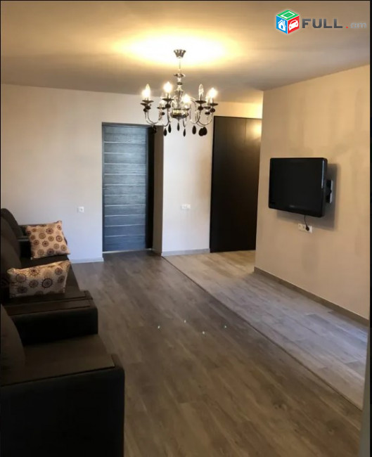LA04285  Վարձով 3 սենյականոց բնակարան Աբովյան փողոց , ՛Փարիզյան սուրճ՛՛ սրճարանի դիմաց
