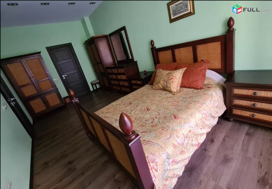 LA04319 Օրավարձով  4 սենյականոց բնակարան Արամի փողոց , նորակառույց շենք