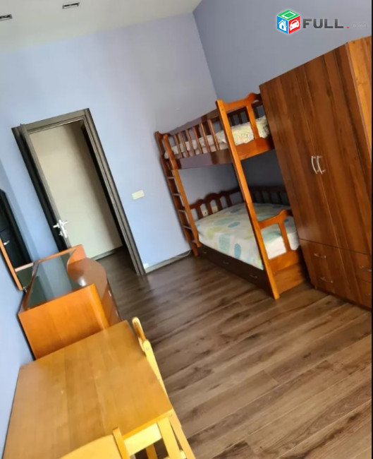 LA04319 Օրավարձով  4 սենյականոց բնակարան Արամի փողոց , նորակառույց շենք