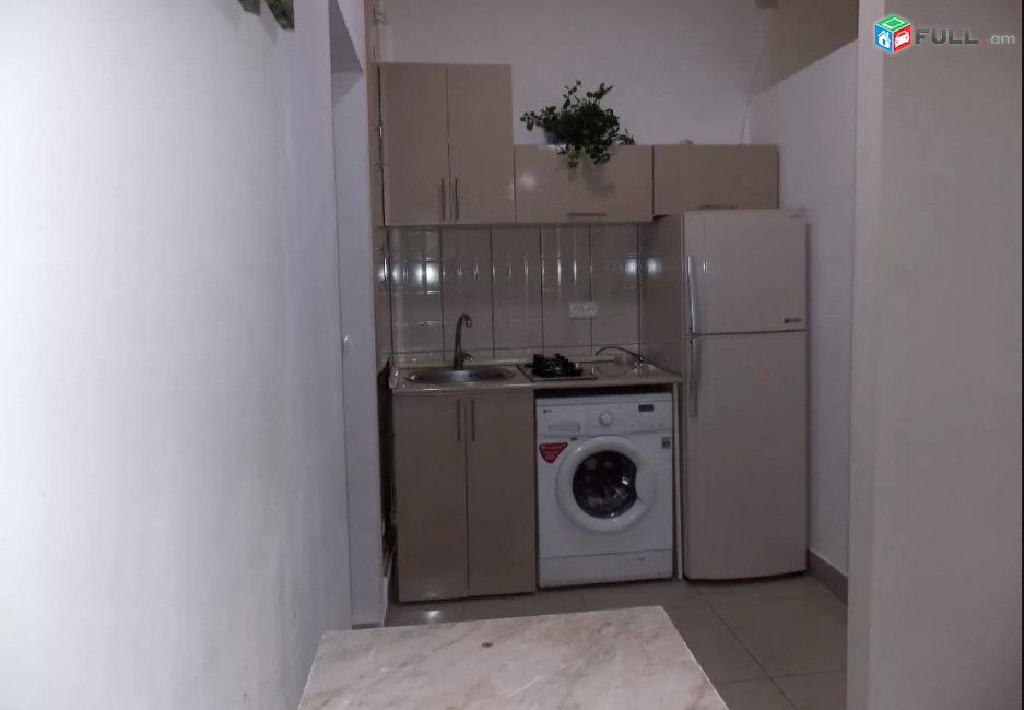 LA04346 Վարձով 3 սենյականոց բնակարան Նալբանդյան փողոց , նորակառույց 
