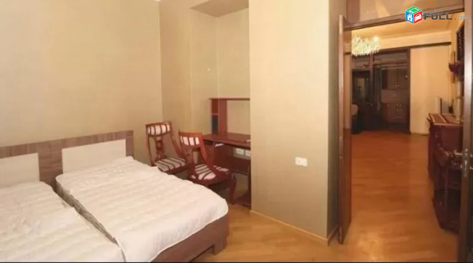 LA04433 Վարձով 3 սենյականոց բնակարան Աղայան փողոցում 