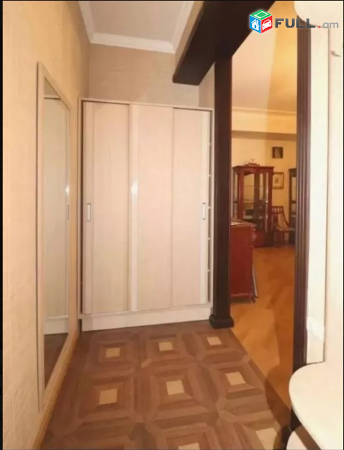 LA04433 Վարձով 3 սենյականոց բնակարան Աղայան փողոցում 