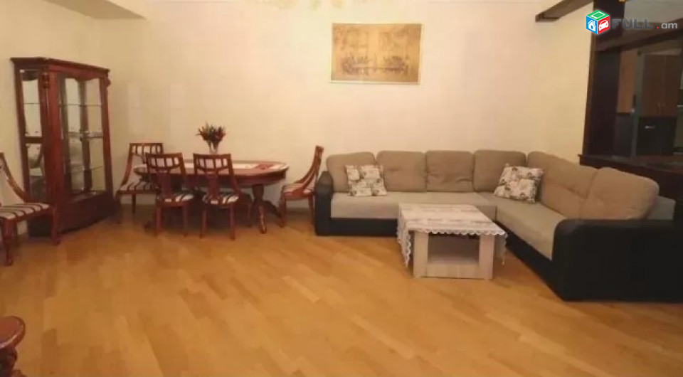 LA04433 Վարձով 3 սենյականոց բնակարան Աղայան փողոցում 