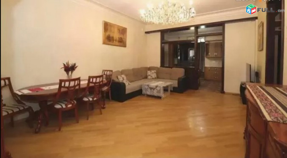 LA04433 Վարձով 3 սենյականոց բնակարան Աղայան փողոցում 