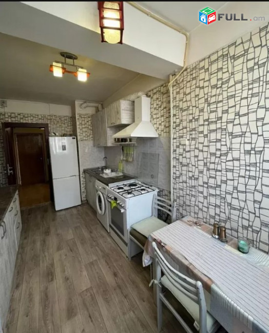 LA04441 Վարձով 2 սենյականոց բնակարան Ամիրյան փողոցում 