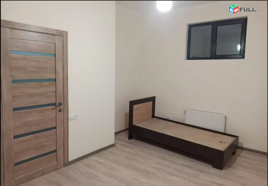 LA01390 Վարձով 3 սենյականոց բնակարան Վարդանանց փողոցում 