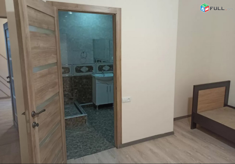LA01390 Վարձով 3 սենյականոց բնակարան Վարդանանց փողոցում 