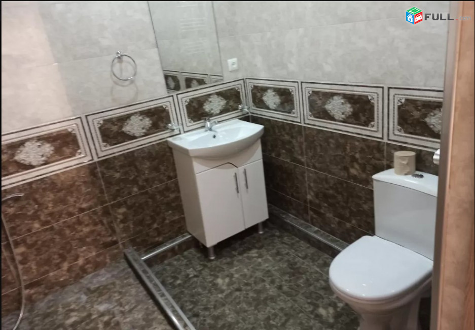 LA01390 Վարձով 3 սենյականոց բնակարան Վարդանանց փողոցում 