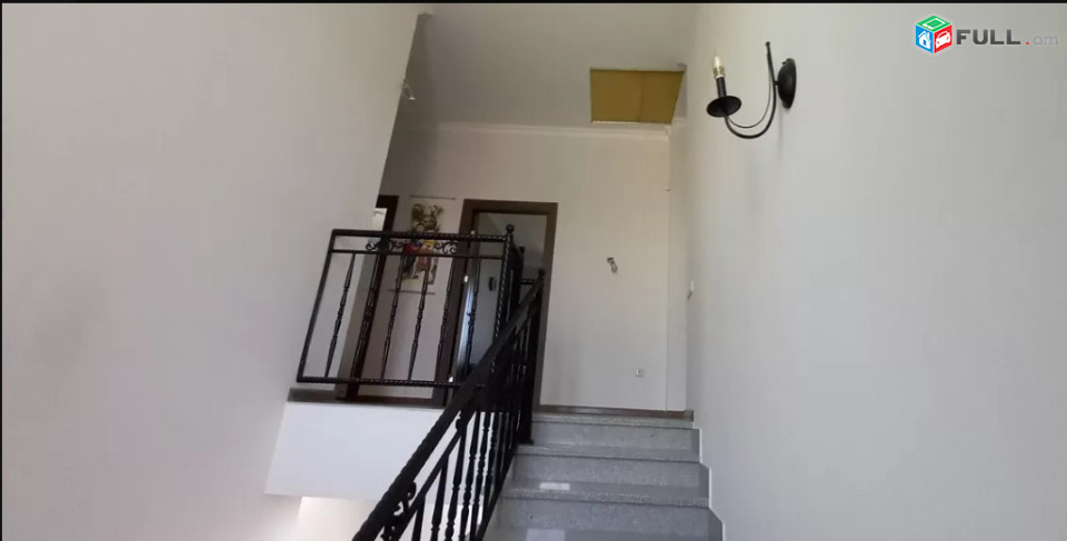 LA04461  Վարձով 3 հարկանի 8 սենյականոց առանձնատուն  Ղափանցյան փողոցում 