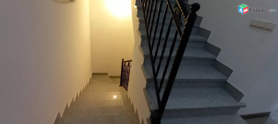 LA04461  Վարձով 3 հարկանի 8 սենյականոց առանձնատուն  Ղափանցյան փողոցում 