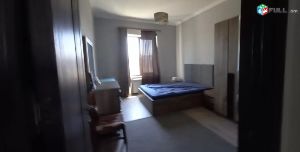 LA04461  Վարձով 3 հարկանի 8 սենյականոց առանձնատուն  Ղափանցյան փողոցում 