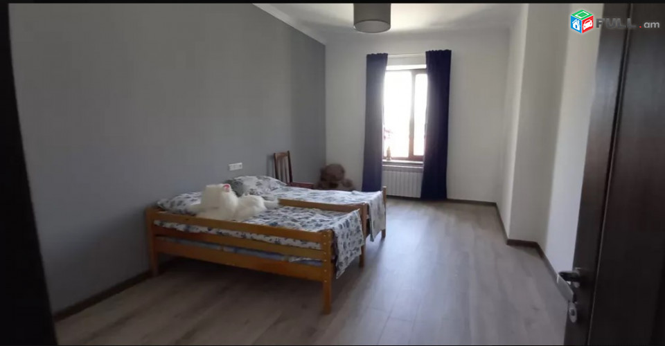 LA04461  Վարձով 3 հարկանի 8 սենյականոց առանձնատուն  Ղափանցյան փողոցում 