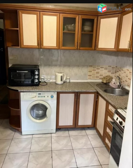 LA04471 Վարձով 3 սենյականոց բնակարան Բյուզանդ փողոցում 