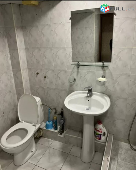 LA04471 Վարձով 3 սենյականոց բնակարան Բյուզանդ փողոցում 