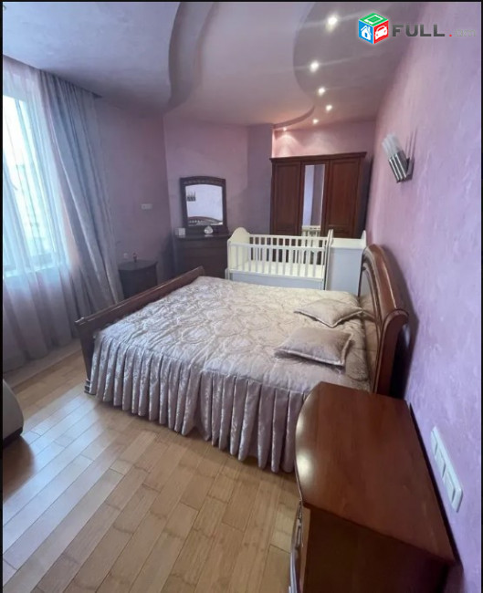 LA04472 Վարձով 3 սենյականոց բնակարան Բաղրամյան , նորակառույց 