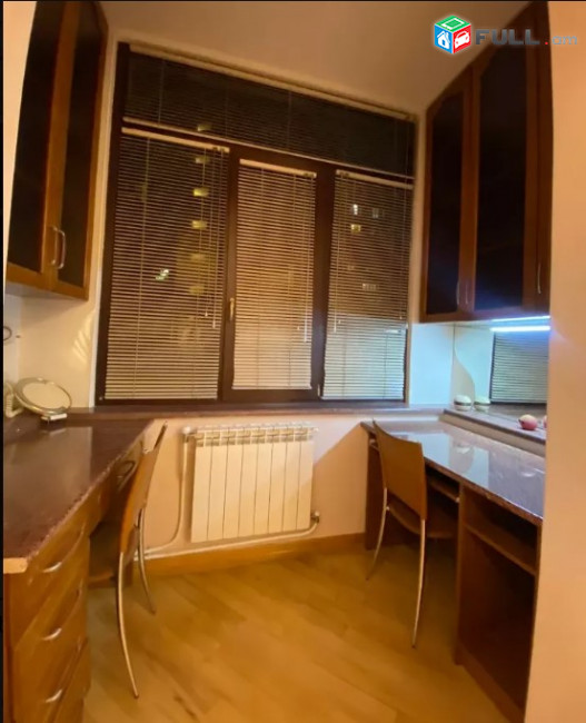 LA04552  Վարձով 2 սենյականոց բնակարան Ամիրյան փողոց , Հրապարակի մոտ