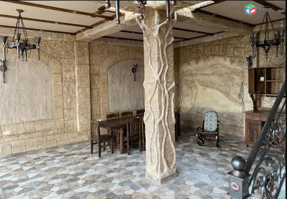 LA04553 Վարձով 8 սենյականոց առանձնատուն Քեռու փողոց , Բլուր 