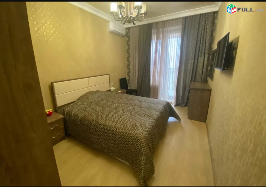 LA04553 Վարձով 8 սենյականոց առանձնատուն Քեռու փողոց , Բլուր 