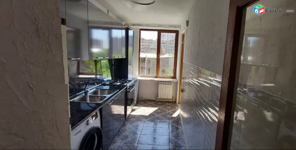 LA04558 Վարձով 3 սենյականոց բնակարան Թումանյան փողոցում 