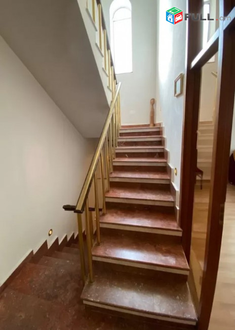 LA04586 Վարձով 178 քմ, գրասենյակային տարածք Սայաթ-Նովայի պողոտայում կենտրոնում,