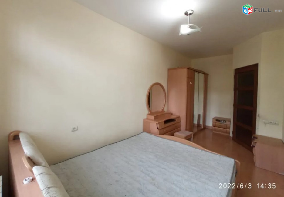 LA04594  Վարձով 3 սենյականոց բնակարան Արամ Խաչատրյան փողոցում 