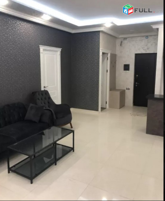 LA04598 Վարձով 3  սենյականոց բնակարան Չարենցի փողոց , նորակառույց 