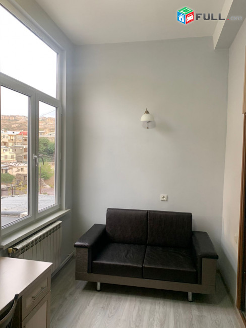 LA04614 Վարձով 3 սենյականոց բնակարան Թումանյան փողոց