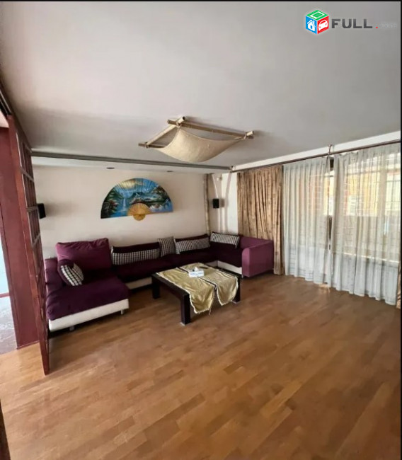 LA04630 Վարձով 8 սենյականոց առանձնատուն   Բարբյուս փողոցում (Բլուր թաղամաս) 