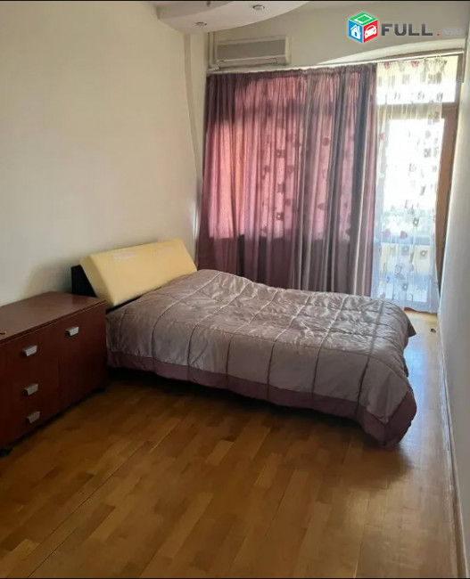 LA04630 Վարձով 8 սենյականոց առանձնատուն   Բարբյուս փողոցում (Բլուր թաղամաս) 