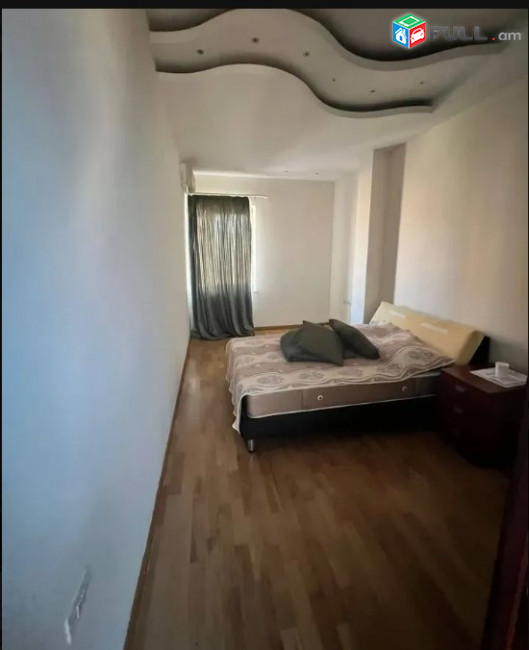 LA04630 Վարձով 8 սենյականոց առանձնատուն   Բարբյուս փողոցում (Բլուր թաղամաս) 