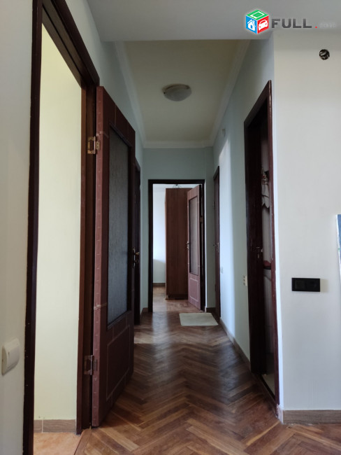LA04654 Վարձով 3 սենյականոց բնակարան Աղայան փողոցում 