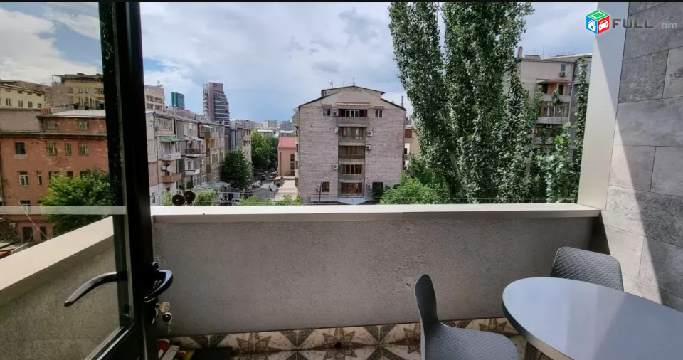 LA04691  Վարձով 3 սենյականոց բնակարան Աբովյան փողոցում 