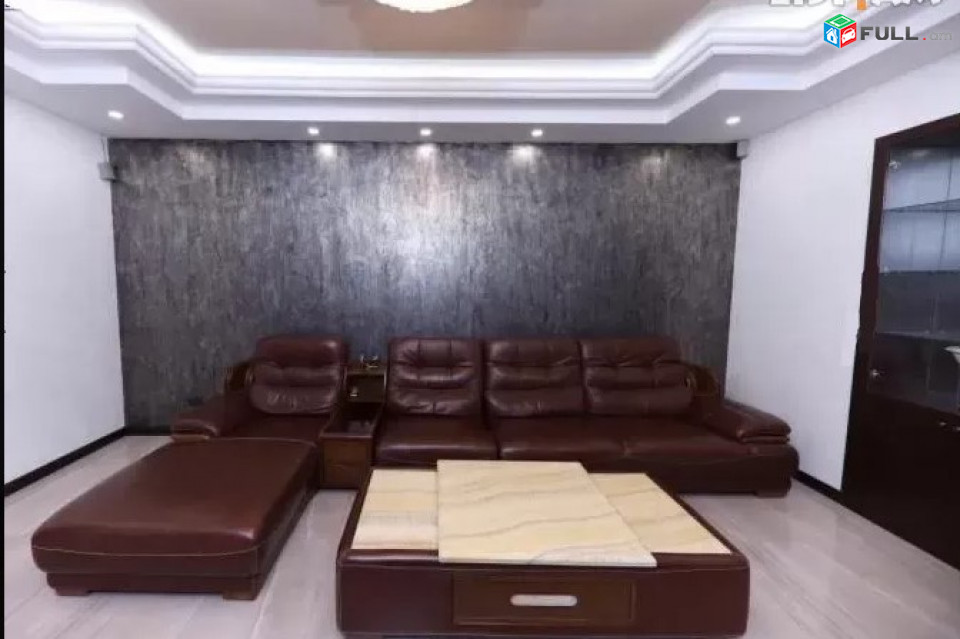 LA04691  Վարձով 3 սենյականոց բնակարան Աբովյան փողոցում 