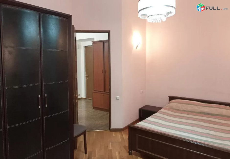 LA04689  Վարձով 3  սենյականոց բնակարան Վարդանանց փողոցում