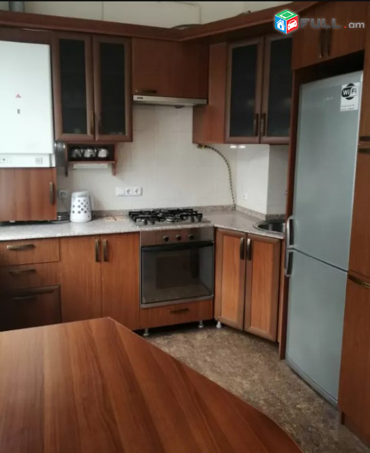 LA04689  Վարձով 3  սենյականոց բնակարան Վարդանանց փողոցում