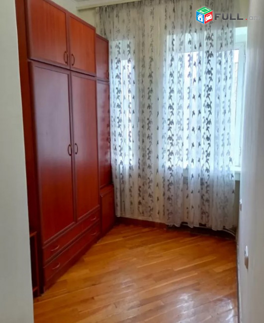 LA04689  Վարձով 3  սենյականոց բնակարան Վարդանանց փողոցում