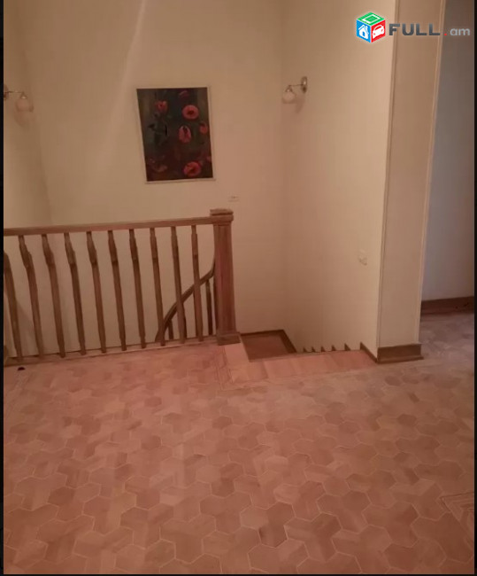 LA04765  Վարձով է տրվում 4 սենյականոց բնակարան Զաքյան փողոցում