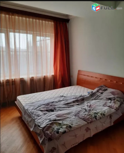 LA04765  Վարձով է տրվում 4 սենյականոց բնակարան Զաքյան փողոցում