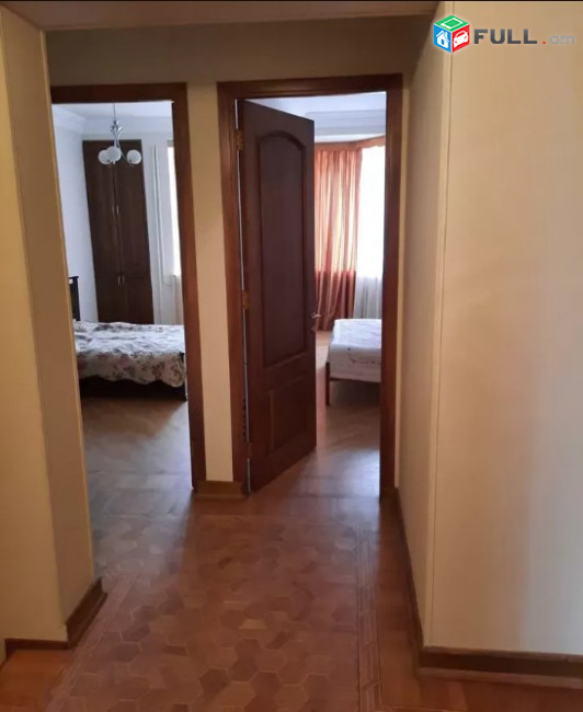 LA04765  Վարձով է տրվում 4 սենյականոց բնակարան Զաքյան փողոցում