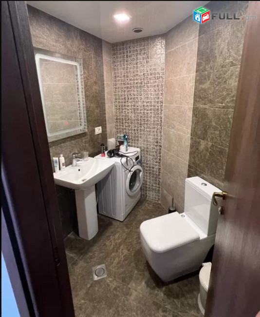 LA04906 Վարձով 3 սենյականոց բնակարան Լեոյի փողոց , նորակառույց 